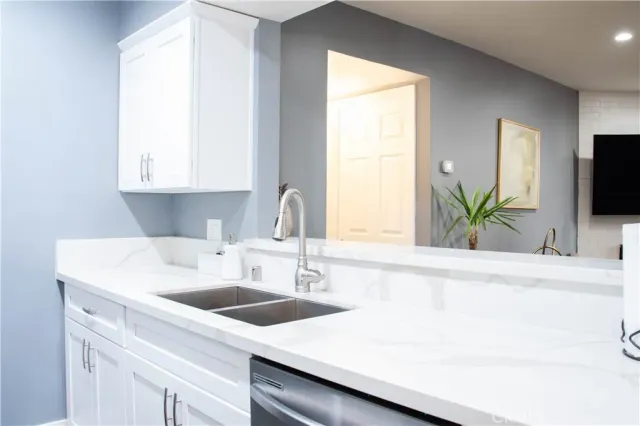 $3,300 | 4705 Kester Avenue, Sherman Oaks, CA 91403