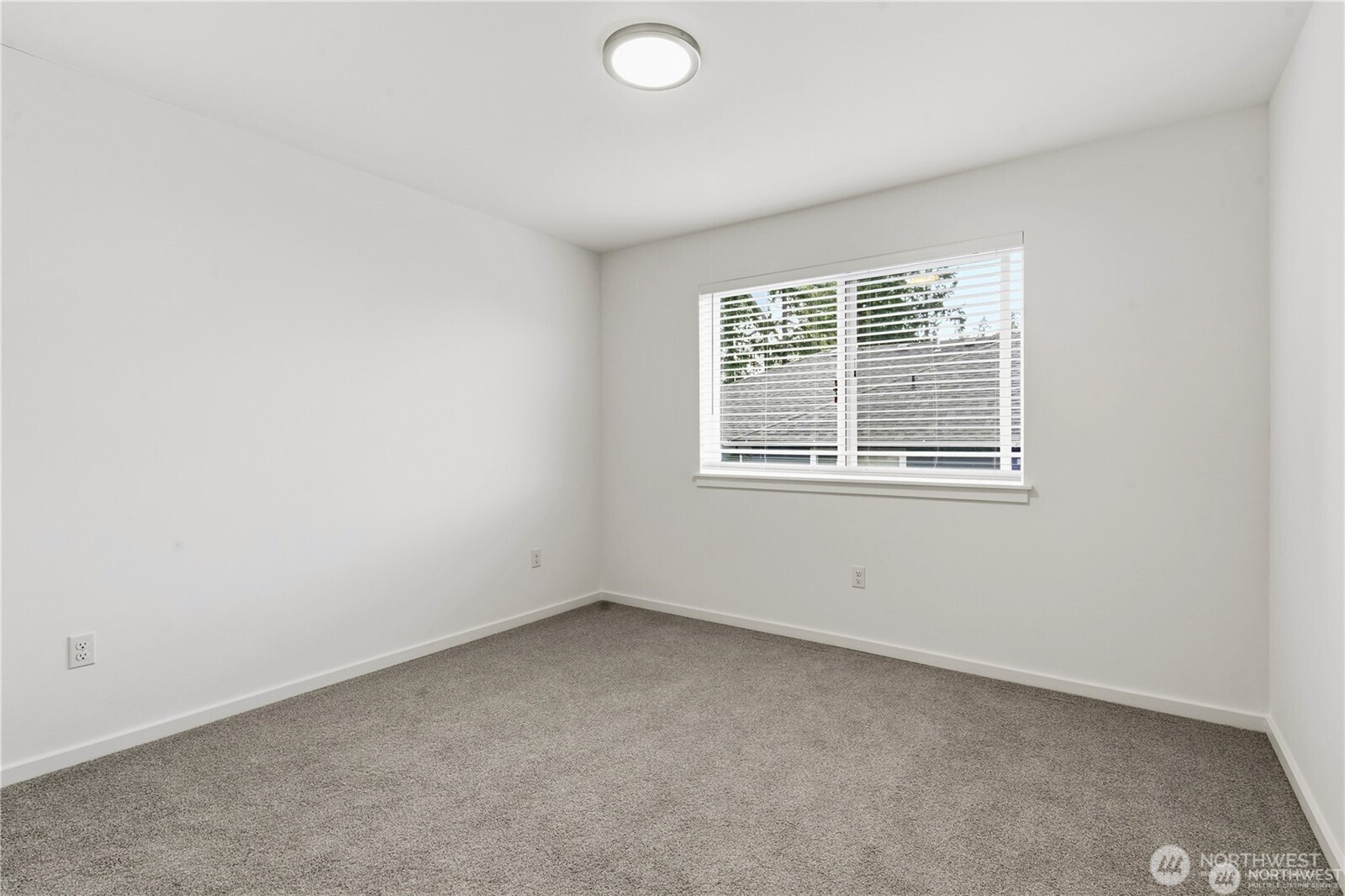 6563 Southeast 8th Street Renton, WA 98059 - Photo 33 of 40