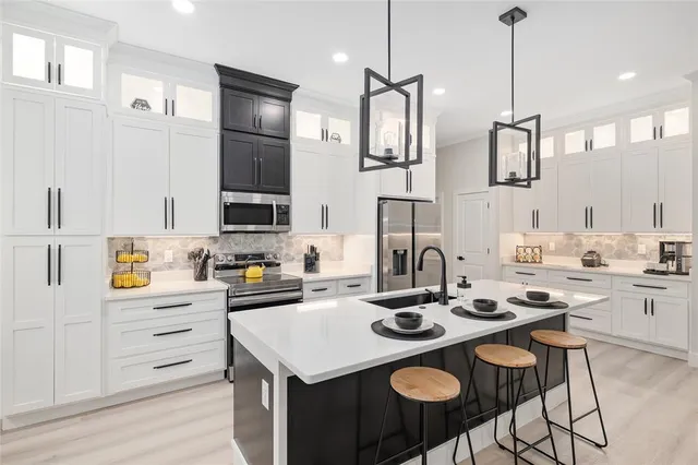 $605,000 | 4430 Northwest 18th Place, Gainesville, FL 32605