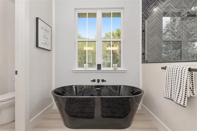 $605,000 | 4430 Northwest 18th Place, Gainesville, FL 32605