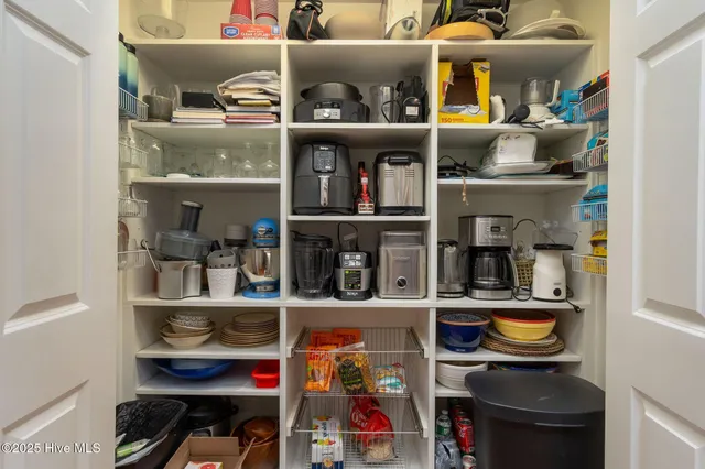 $650,000 | 138 Hughes Plantation Road, Pollocksville, NC 28573