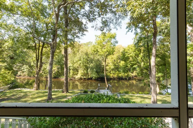 $650,000 | 138 Hughes Plantation Road, Pollocksville, NC 28573