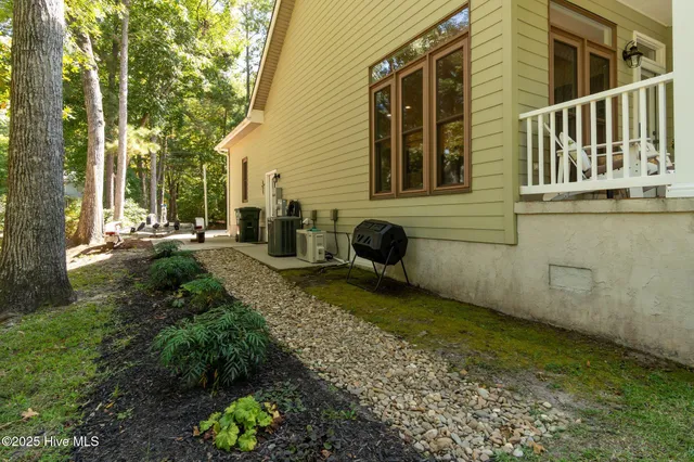 $650,000 | 138 Hughes Plantation Road, Pollocksville, NC 28573