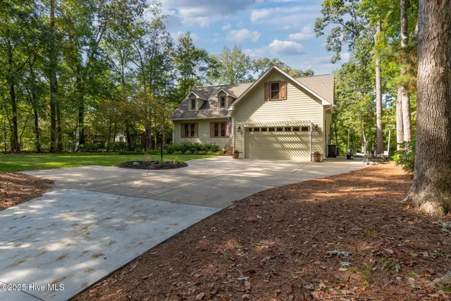 $650,000 | 138 Hughes Plantation Road, Pollocksville, NC 28573