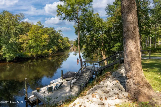 $650,000 | 138 Hughes Plantation Road, Pollocksville, NC 28573