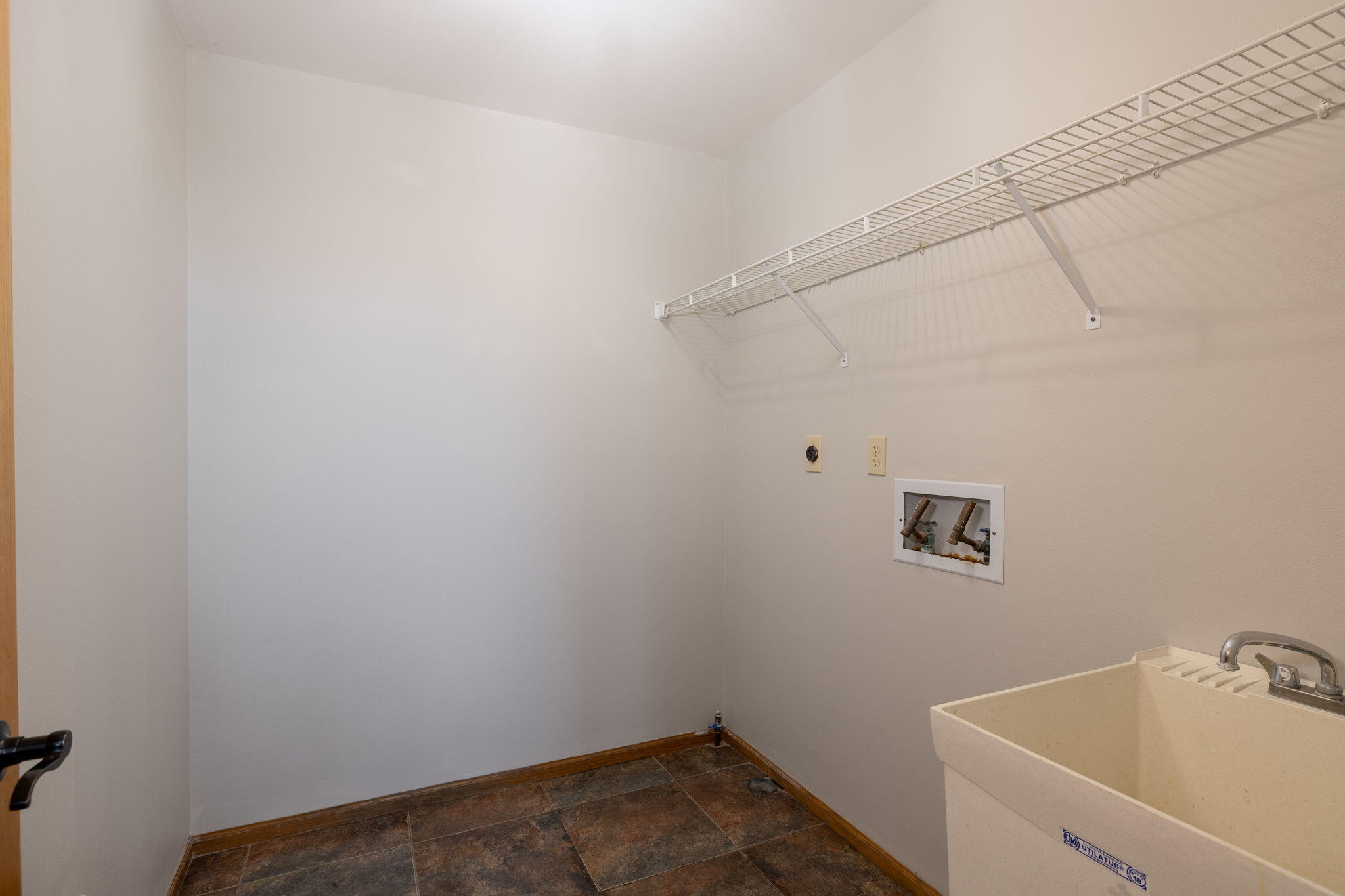 925 Lake Street Onalaska, WI 54650 - Photo 11 of 28 Laundry Room