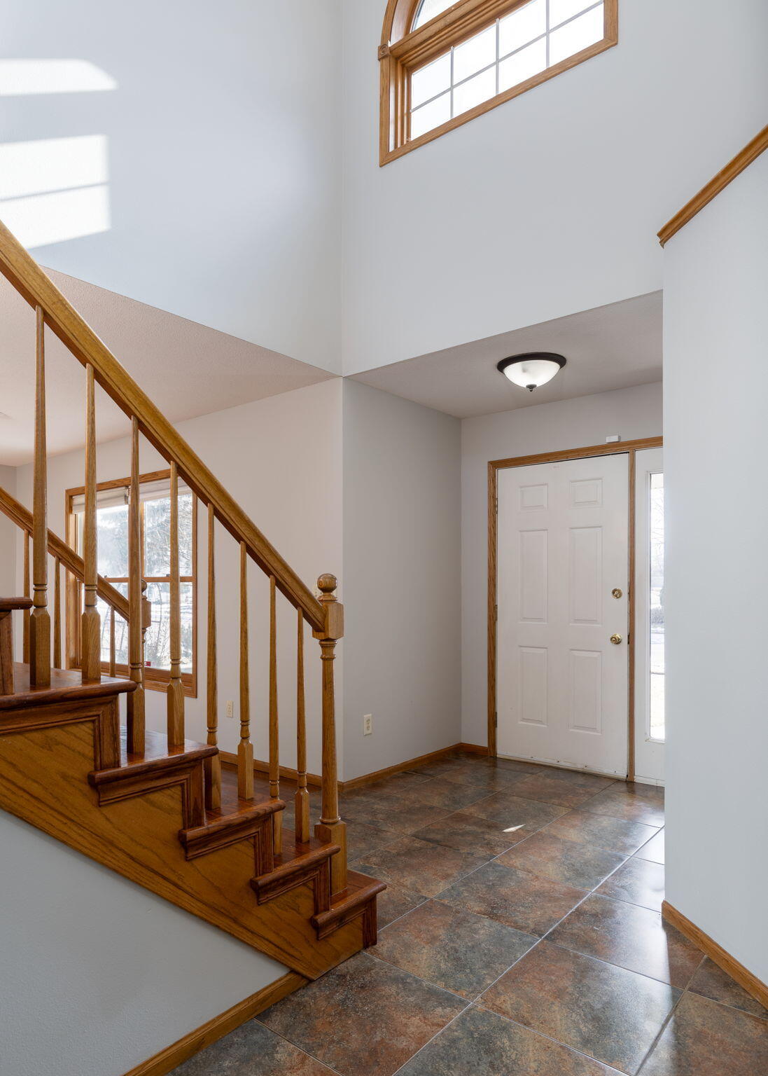 925 Lake Street Onalaska, WI 54650 - Photo 2 of 28 Entryway