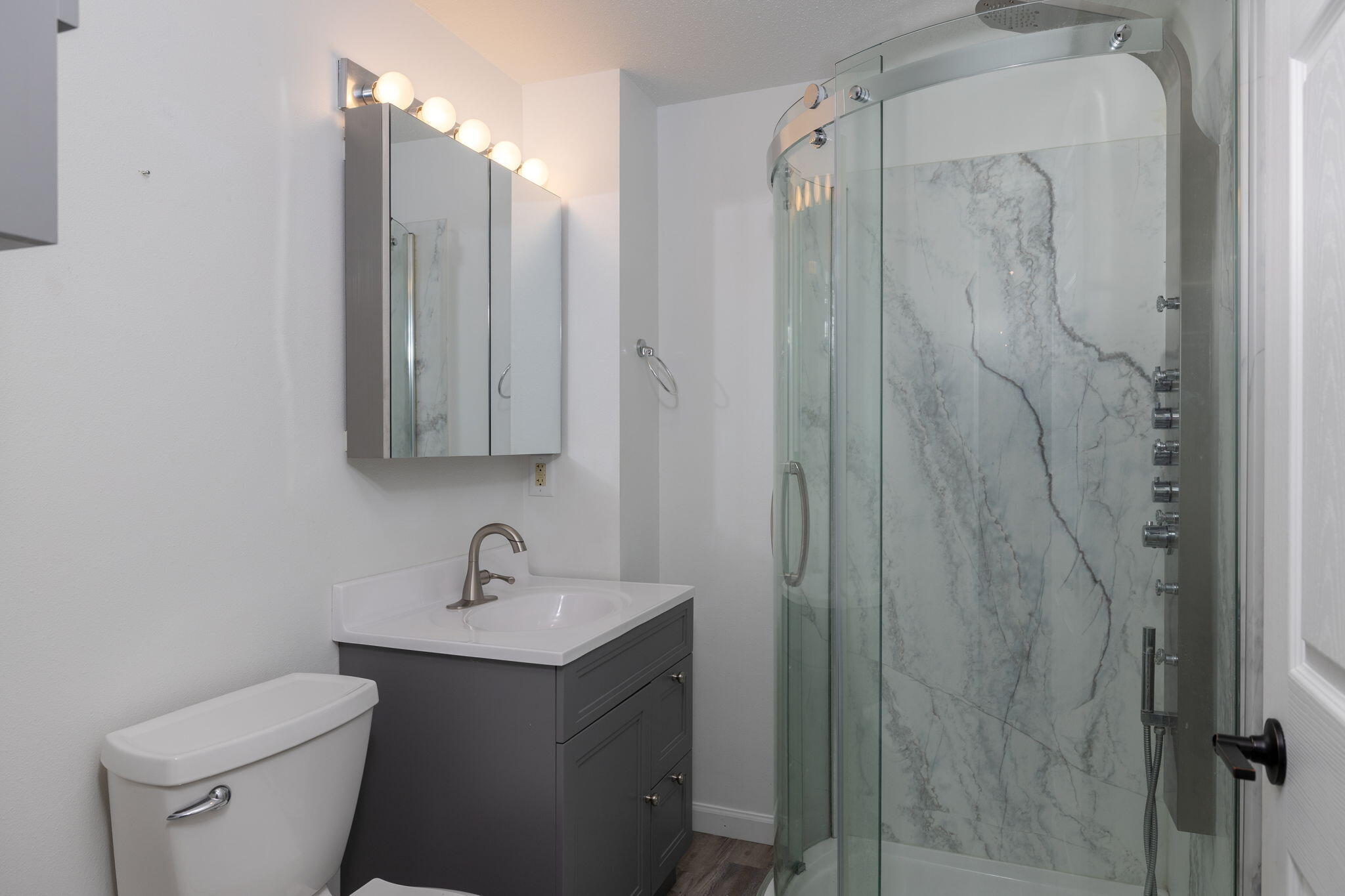 925 Lake Street Onalaska, WI 54650 - Photo 23 of 28 LL Bath