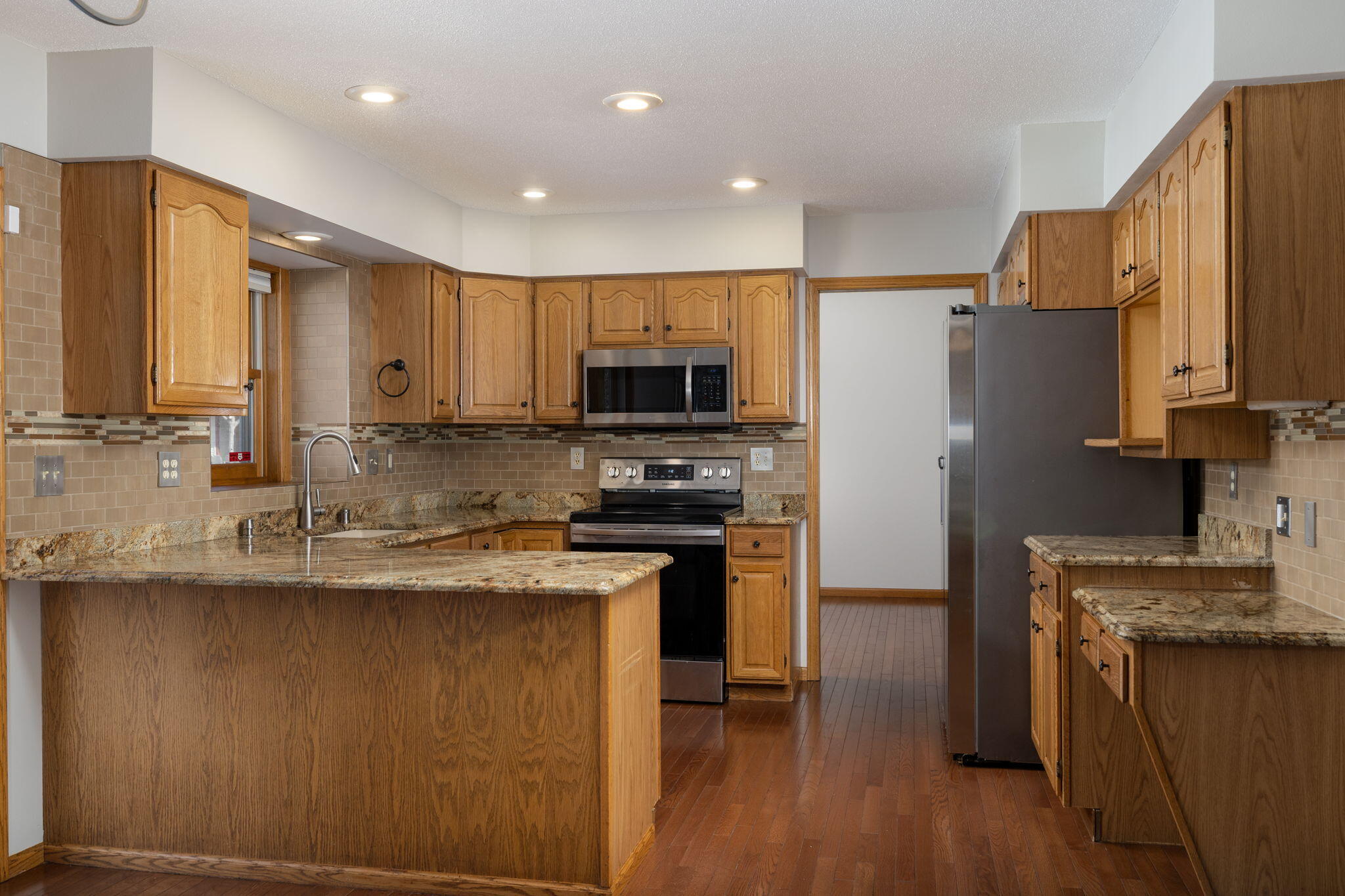 925 Lake Street Onalaska, WI 54650 - Photo 6 of 28 Kitchen
