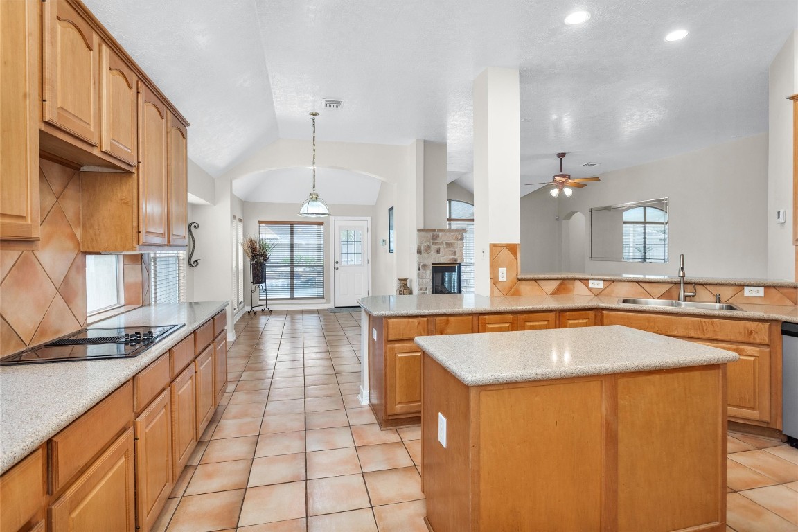 5307 Summerland Ridge Court Houston, TX 77041 - Photo 14 of 35 Glass electric cooktop