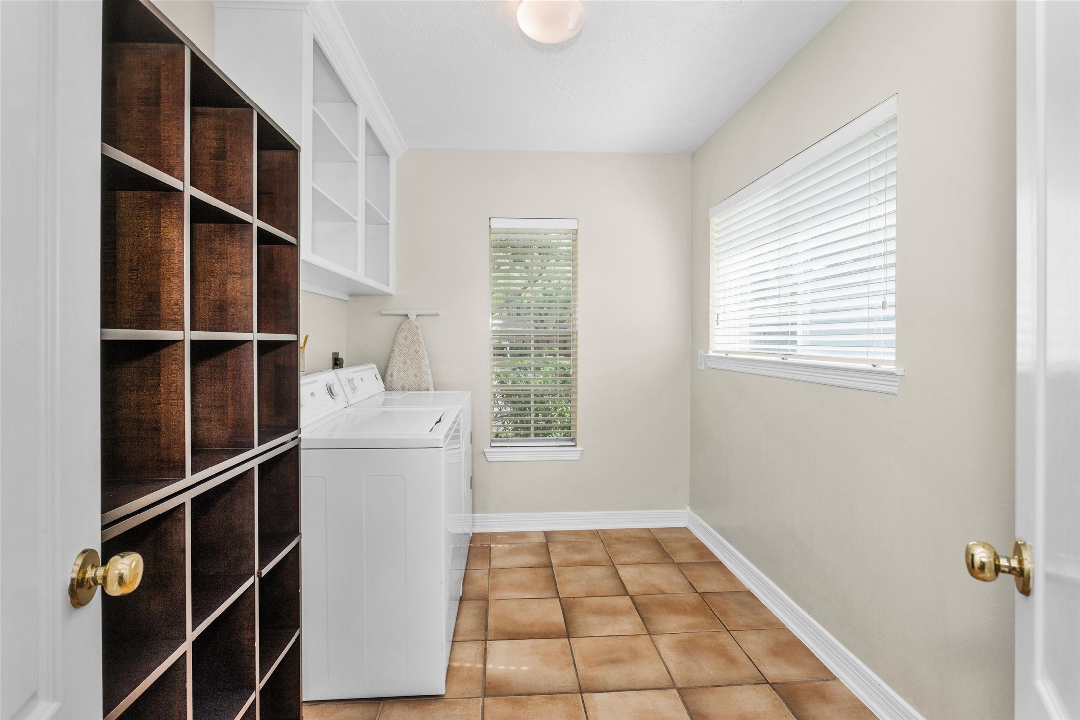 5307 Summerland Ridge Court Houston, TX 77041 - Photo 18 of 35 Huge utility room. Washer and dryer included
