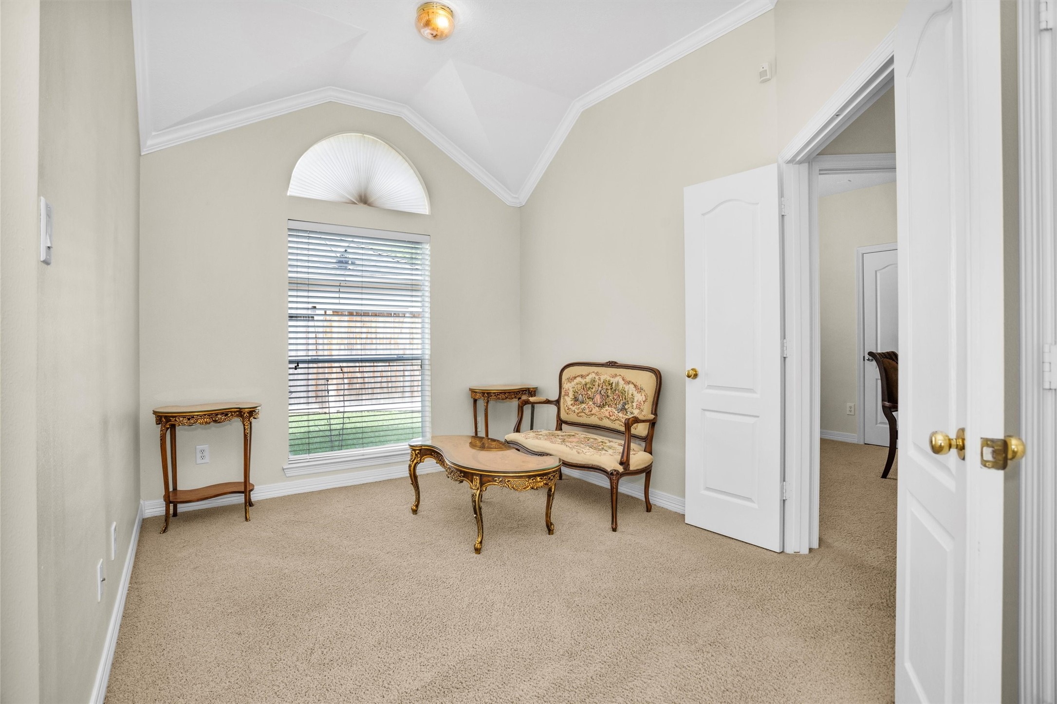 5307 Summerland Ridge Court Houston, TX 77041 - Photo 20 of 35 Sitting area in the primary suite