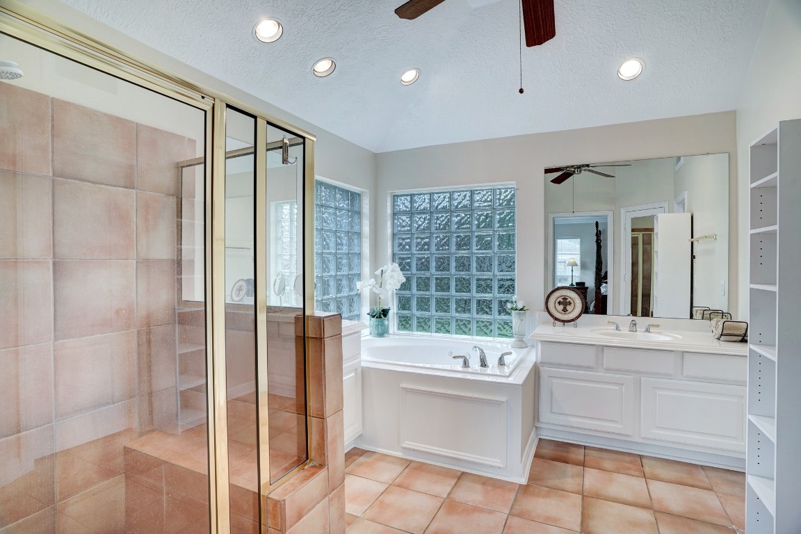 5307 Summerland Ridge Court Houston, TX 77041 - Photo 22 of 35 Corner spa tub and separate shower