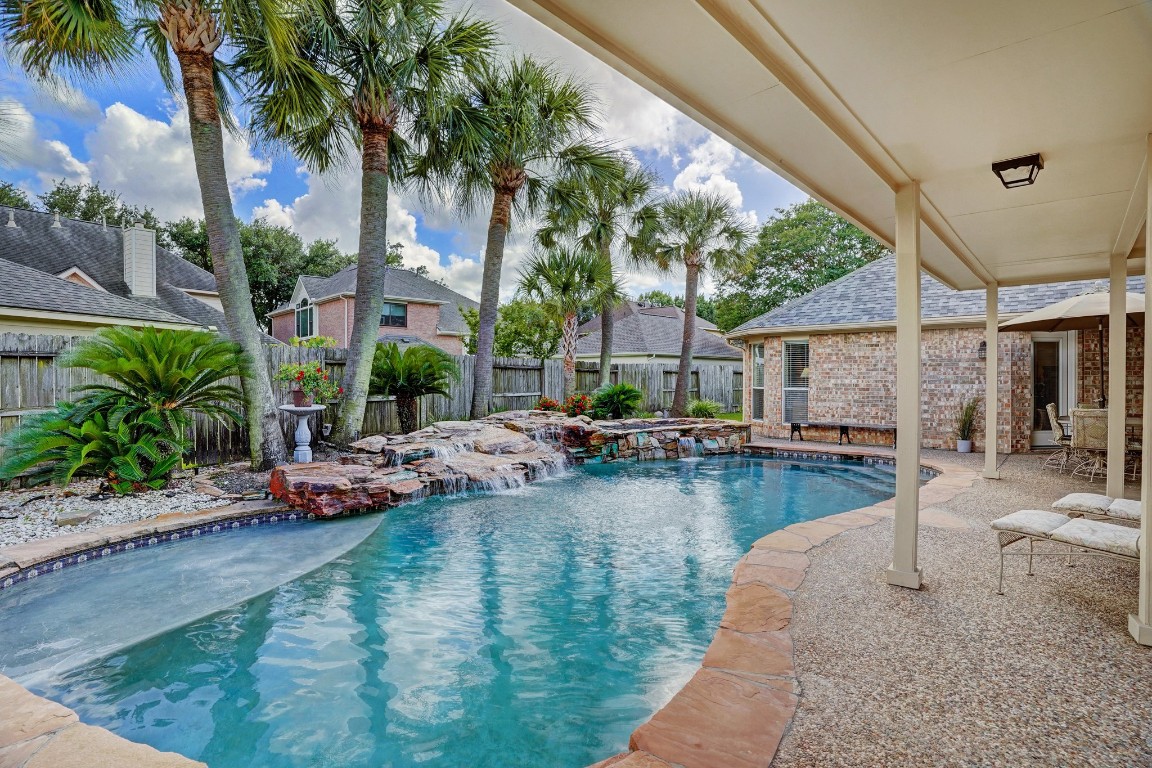 5307 Summerland Ridge Court Houston, TX 77041 - Photo 32 of 35 Lush, tropical back yard.