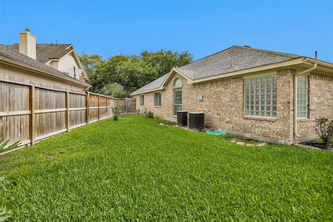 5307 Summerland Ridge Court Houston, TX 77041 - Photo 35 of 35 Large side yard