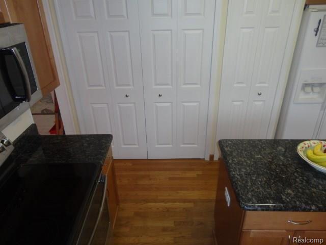 1991 Fairfield Drive Rochester, MI 48306 - Photo 5 of 27 DSC02779.jpg