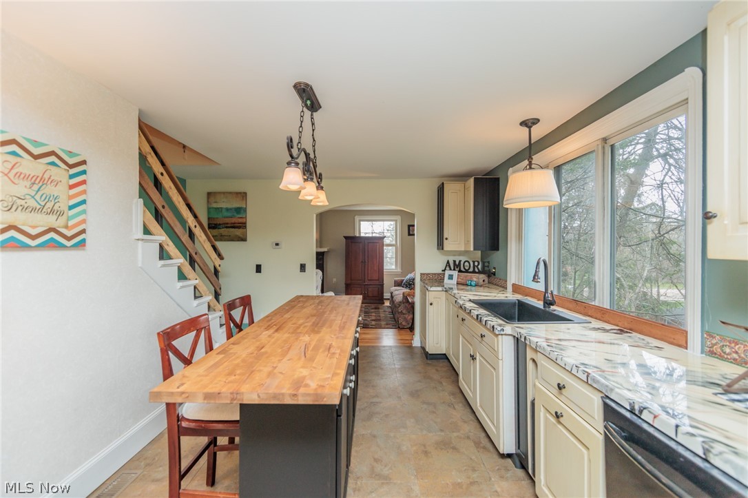 8245 West Pleasant Valley Road Cleveland, OH 44130 - Photo 9 of 49 Gallery Image 9