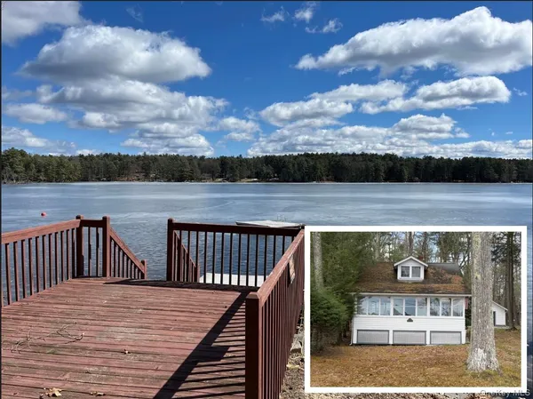 a view of a lake in the backyard