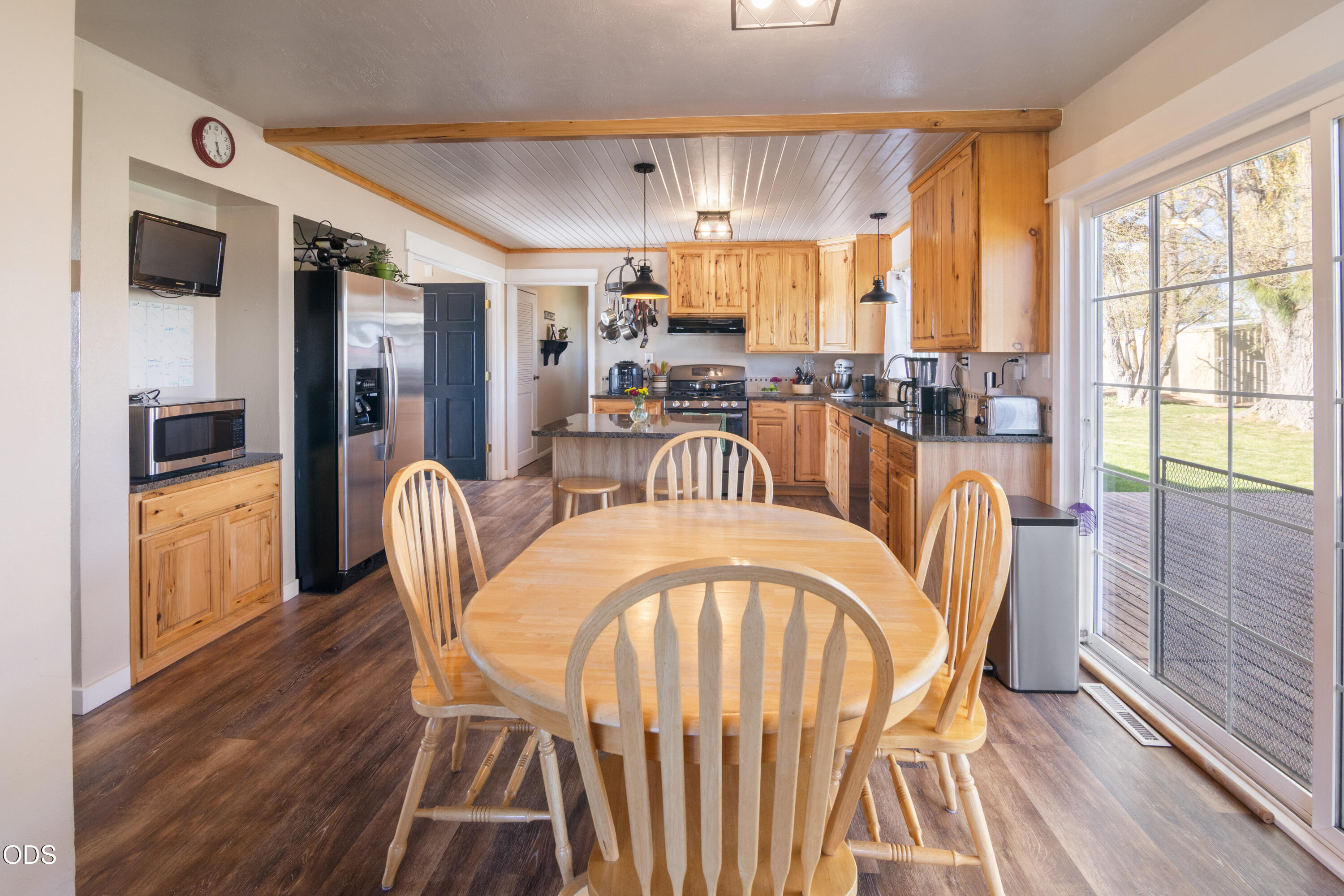 8270 Hill Road Klamath Falls, OR 97603 - Photo 6 of 30