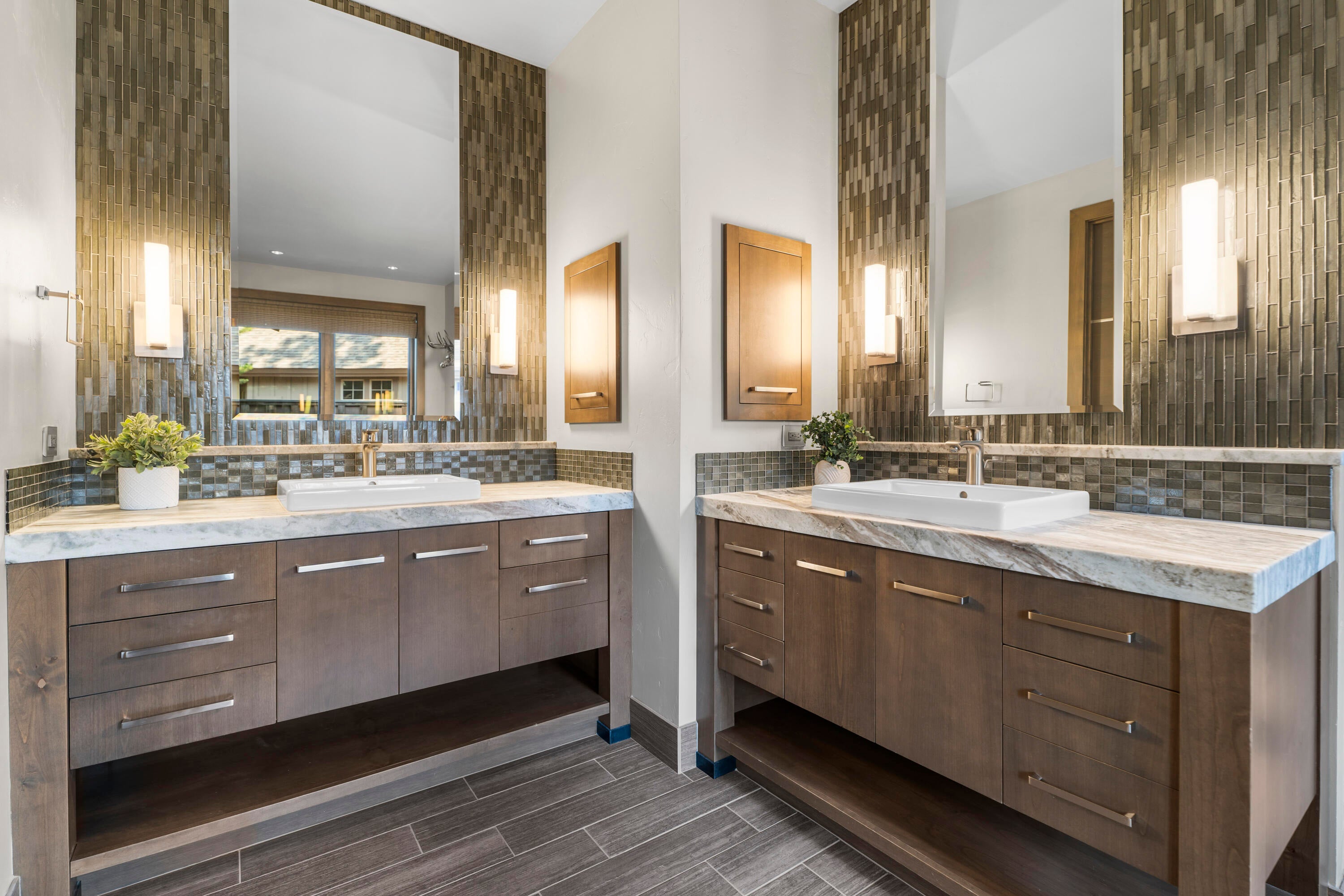 56641 Sunstone Loop, Unit 135 Bend, OR 97707 - Photo 27 of 62 Primary Suite Bathroom