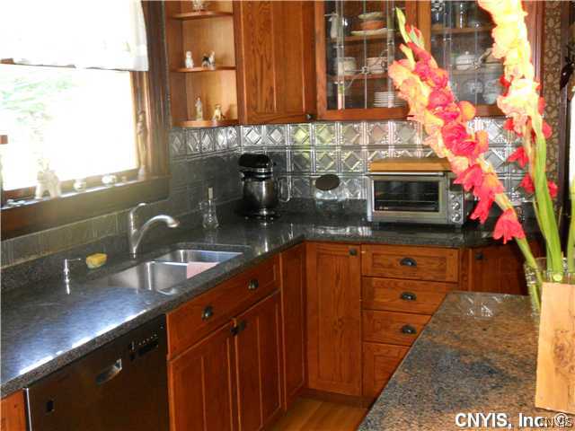 11 Orchard Road Skaneateles, NY 13152 - Photo 13 of 24 Kitchen