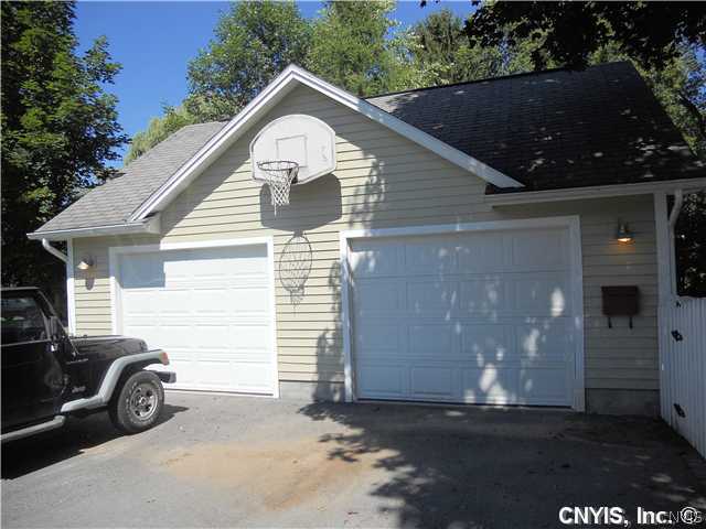 11 Orchard Road Skaneateles, NY 13152 - Photo 19 of 24 Parking Lot/Garage