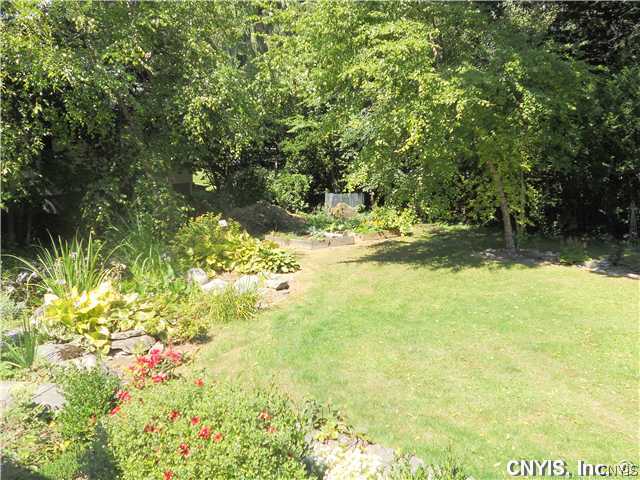 11 Orchard Road Skaneateles, NY 13152 - Photo 21 of 24 Yard/Garden