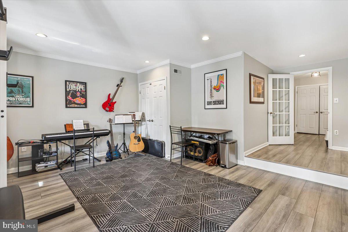 6047 Knights Ridge Way Alexandria, VA 22310 - Photo 18 of 33 Family Room to attached Garage
