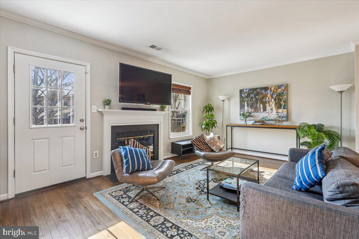 6047 Knights Ridge Way Alexandria, VA 22310 - Photo 3 of 33 Living Room opens to large deck