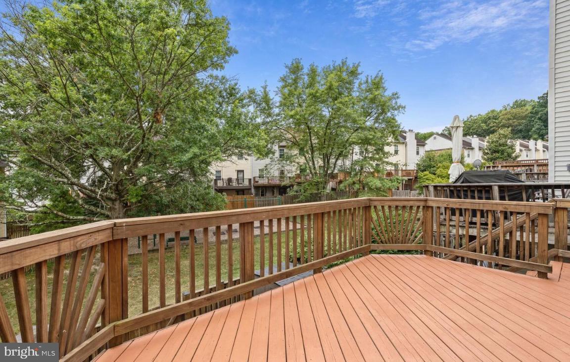 6047 Knights Ridge Way Alexandria, VA 22310 - Photo 4 of 33 Deck for grilling, entertaining.