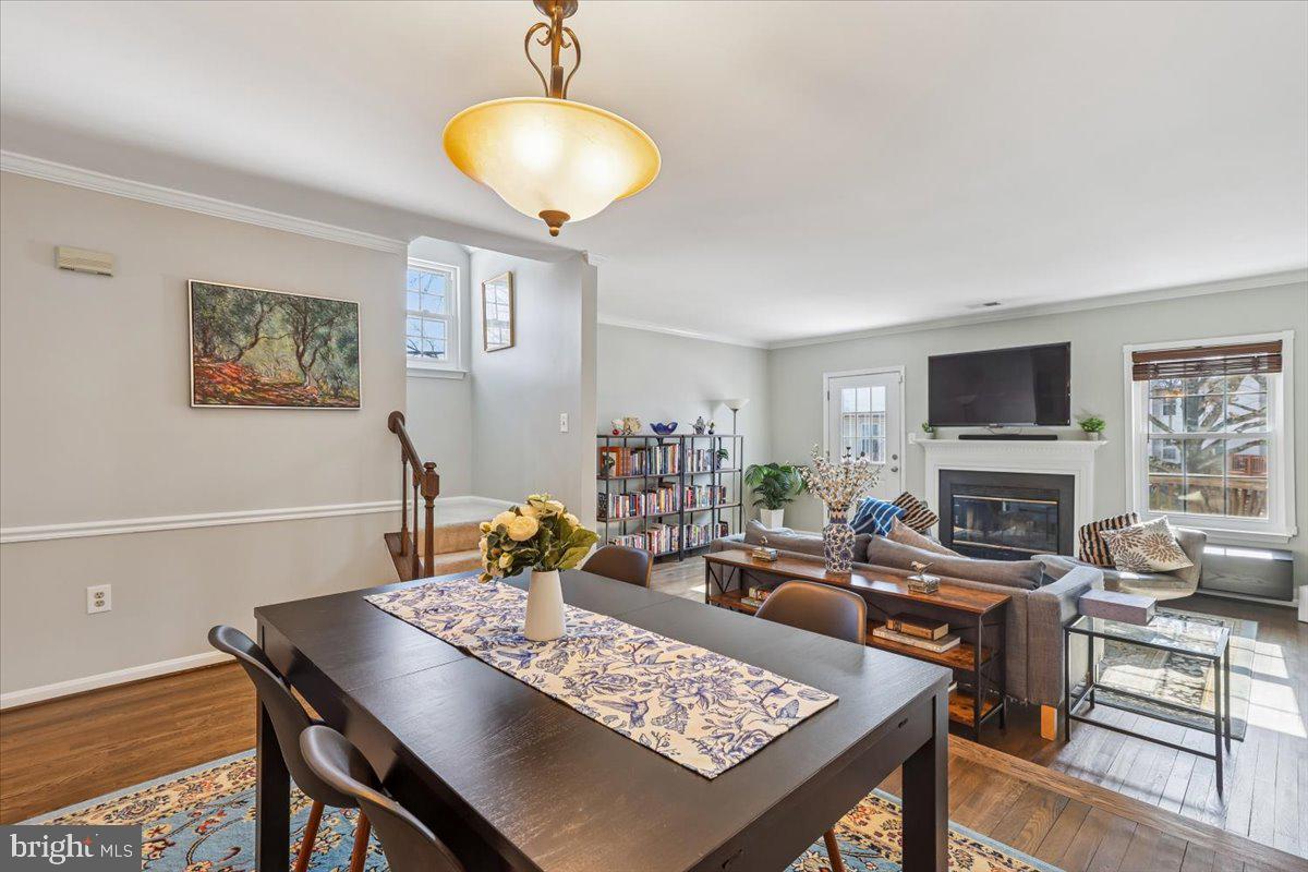 6047 Knights Ridge Way Alexandria, VA 22310 - Photo 5 of 33 Spacious dining room, chair rail, hardwoods