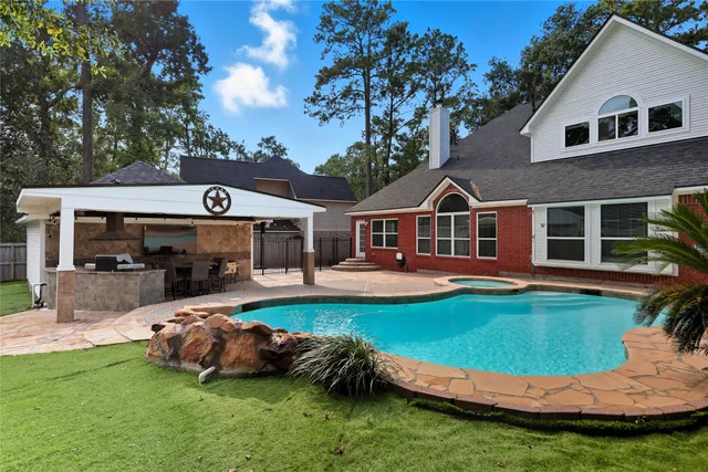 $699,000 | 35 Outervale Place, The Woodlands, TX 77381