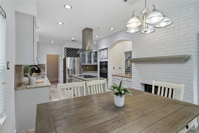 $699,000 | 35 Outervale Place, The Woodlands, TX 77381