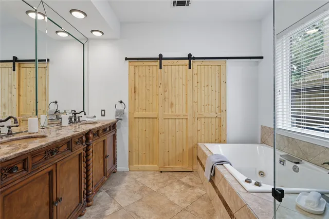 $699,000 | 35 Outervale Place, The Woodlands, TX 77381