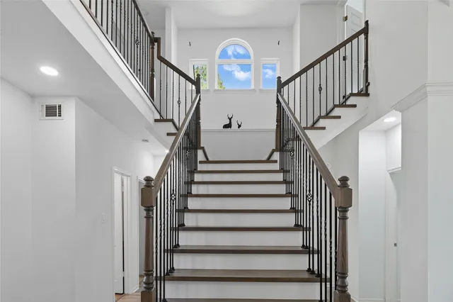 $699,000 | 35 Outervale Place, The Woodlands, TX 77381