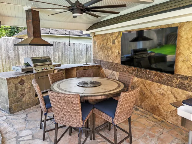 $699,000 | 35 Outervale Place, The Woodlands, TX 77381