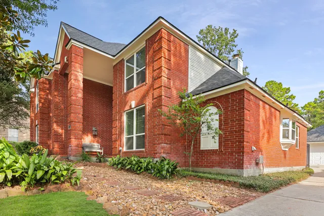 $699,000 | 35 Outervale Place, The Woodlands, TX 77381