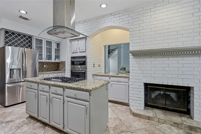 $699,000 | 35 Outervale Place, The Woodlands, TX 77381