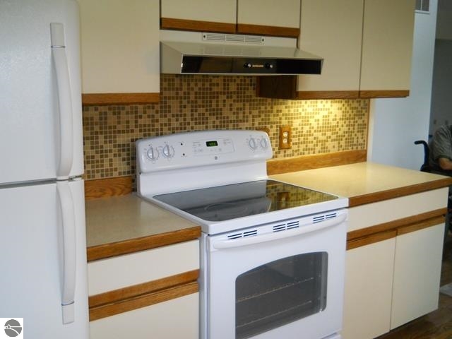 4461 North Waldron Road Edmore, MI 48829 - Photo 30 of 40 1785699-29.JPG