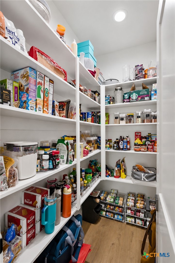 502 Townhall Lane Victoria, TX 77904 - Photo 10 of 35 Walk-in pantry