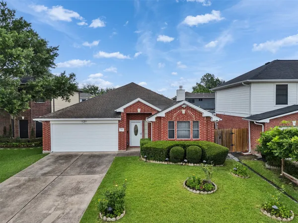 $2,000 | 7211 Canda Lane, Houston, TX 77083