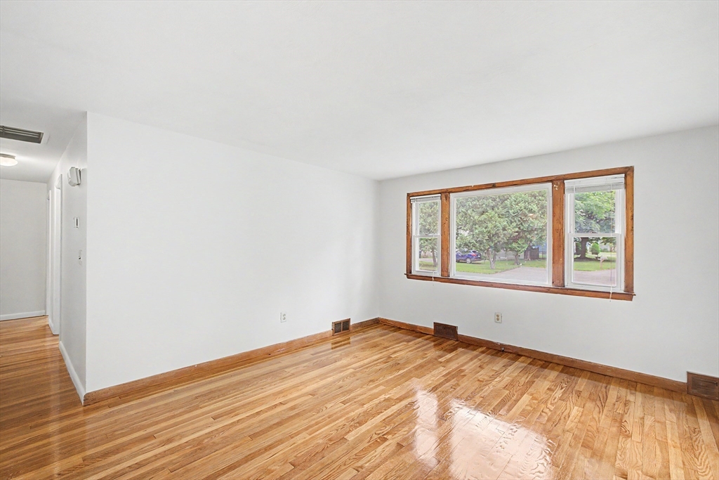 9 Moss Road Springfield, MA 01119 - Photo 12 of 39 Gallery Image 12