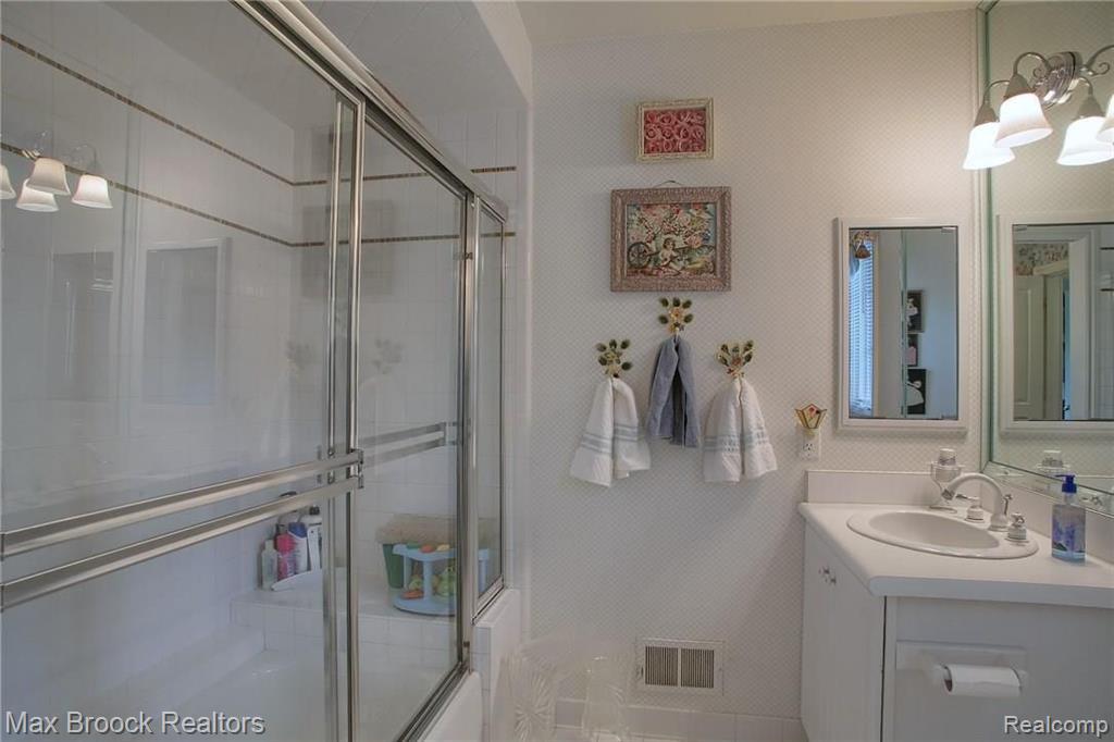 30755 Country Ridge Circle Farmington Hills, MI 48331 - Photo 30 of 42