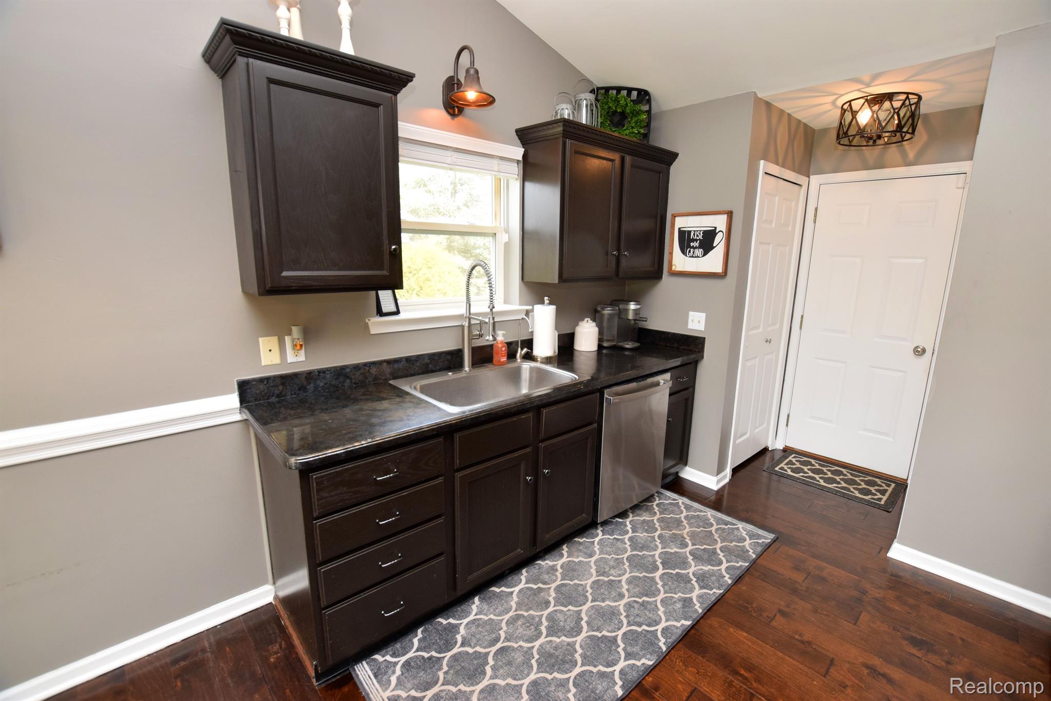 9643 Silver Lake Road Linden, MI 48451 - Photo 5 of 21 Kitchen with Custom Countertops