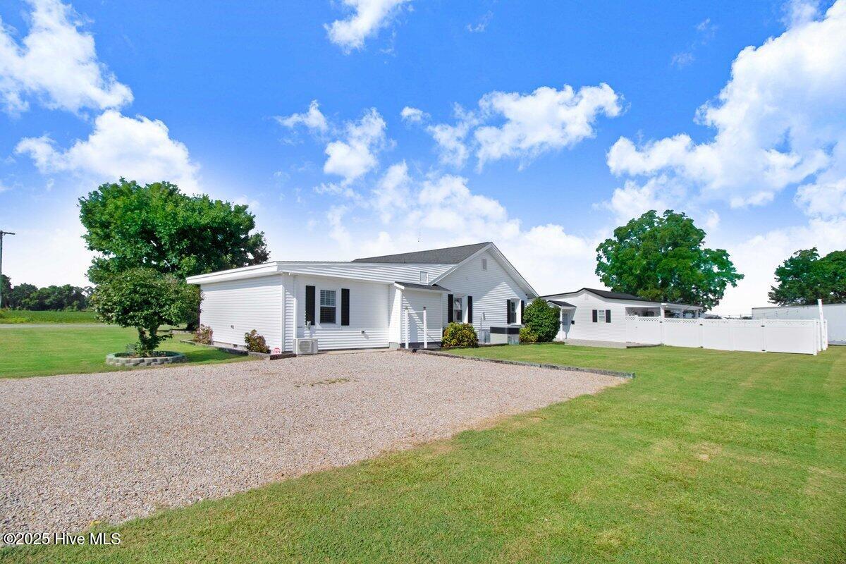 335 Willie Best Road Mount Olive, NC 28365 - Photo 8 of 38 335 Willie Best Rd-8