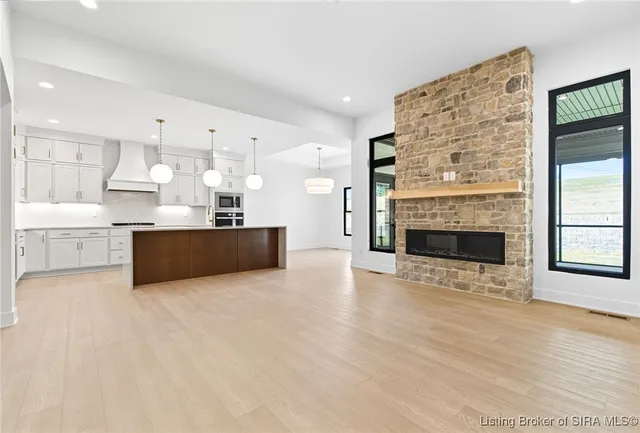 $649,000 | 715 Lillian Way, Jeffersonville, IN 47130