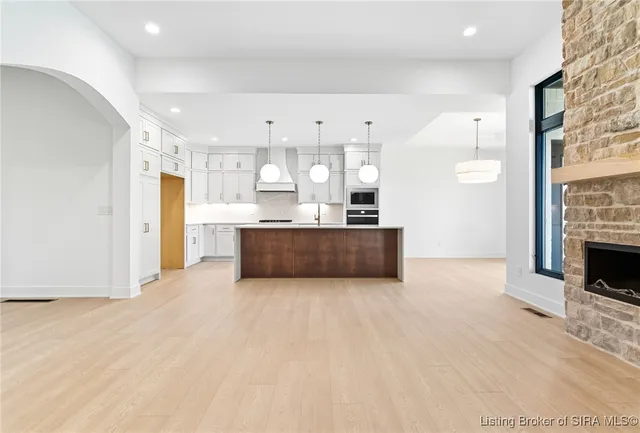 $649,000 | 715 Lillian Way, Jeffersonville, IN 47130