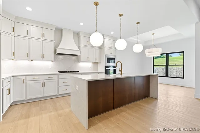 $649,000 | 715 Lillian Way, Jeffersonville, IN 47130