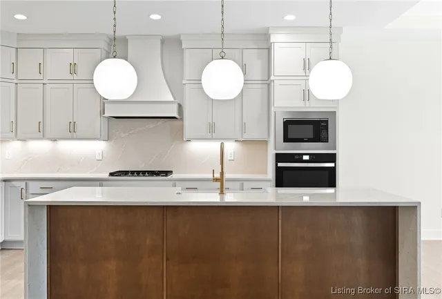 $649,000 | 715 Lillian Way, Jeffersonville, IN 47130