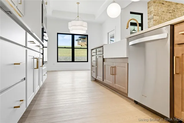 $649,000 | 715 Lillian Way, Jeffersonville, IN 47130